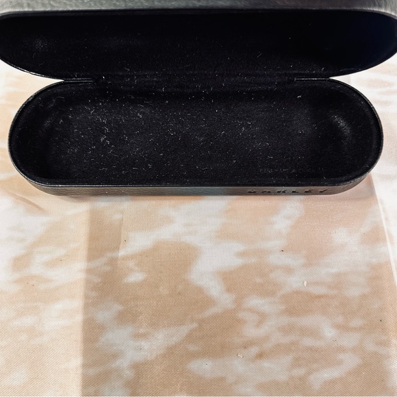 Oakley Sunglasses Case - Picture 7 of 9